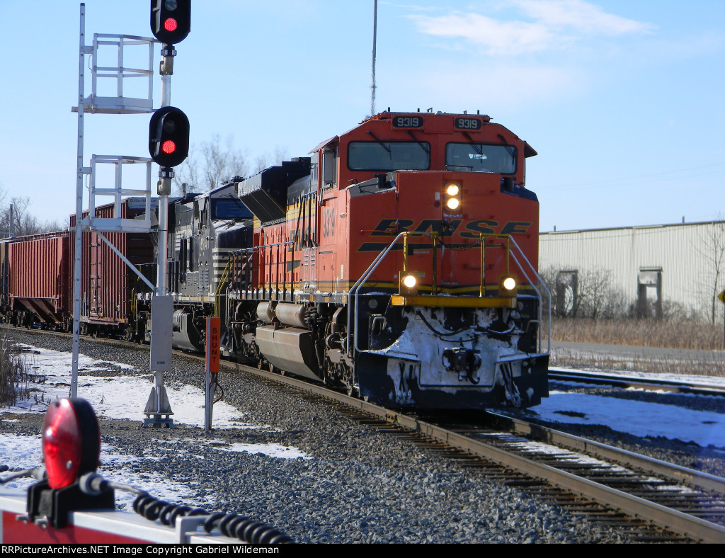 BNSF 9319 & NS 3614